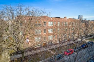 Main picture of 1210-1216 W Waveland Ave Apartments