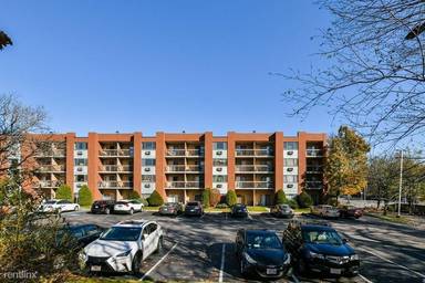 Main picture of 4975 Washington St