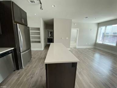 Main picture of 6310 N Lamar Blvd