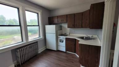 Main picture of 3347 W Carson St