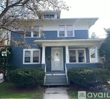 Main picture of 1234 Porlier St