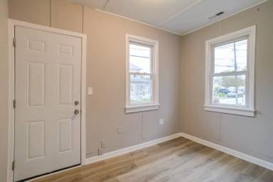 Main picture of 5 Homeland Ave
