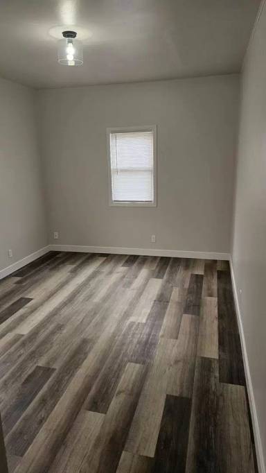 Main picture of 501 W 3rd St