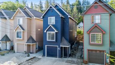 Main picture of 2325 W Clarke Ave