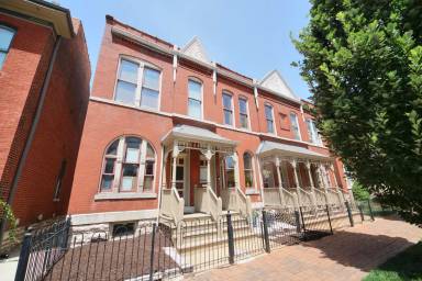 Main picture of 2325 1/2 Hickory St