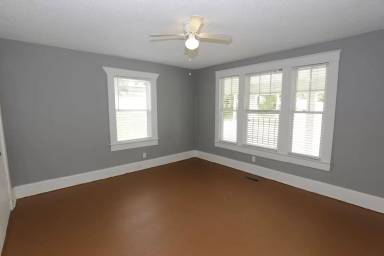 Main picture of 326 E 5th St