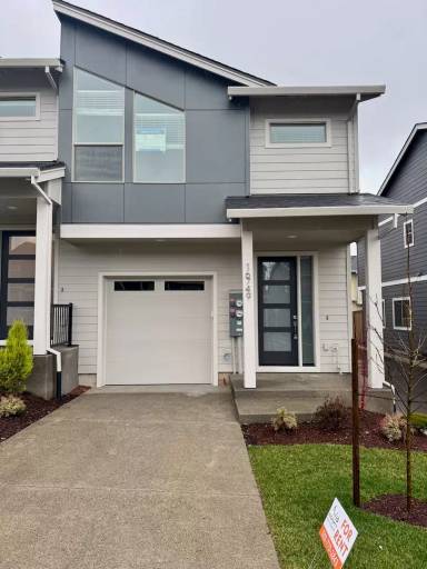 Main picture of 16785 SE Rebstock Park Ln