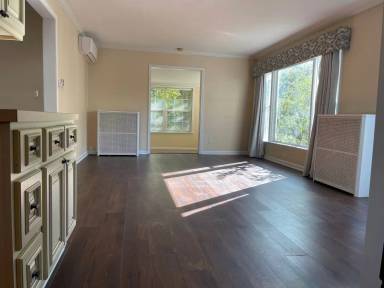 Main picture of 31380 Lahser Rd
