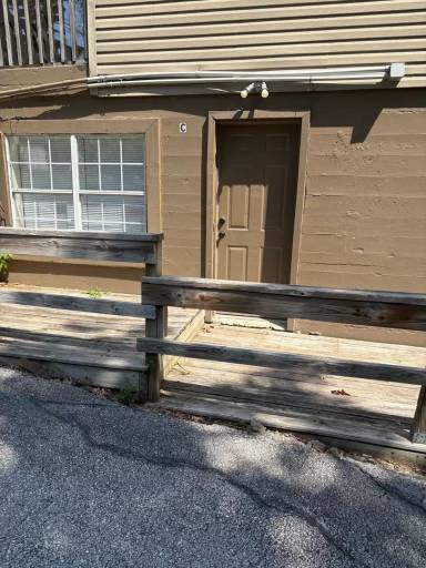 Main picture of 668 N Lindell Ave