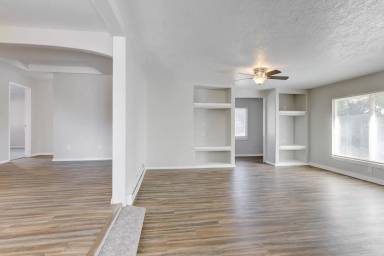 Main picture of 2320 E Dewey Ave