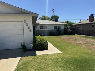 Main picture of 2209 Carol Pl