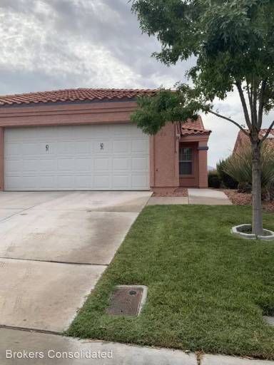 Main picture of 686 Peartree Ln