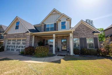 Main picture of 830 W Richland Cir