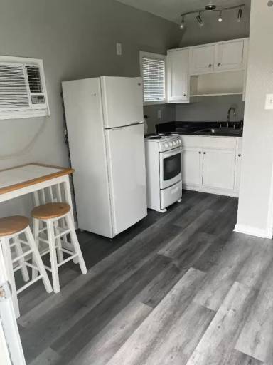 Main picture of 4514 Crane St