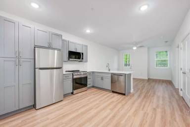 Main picture of 2220 Mail Ave
