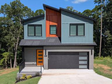 Main picture of 30 Benwick Ln