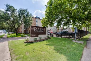 Main picture of The Oaks At Live Oak