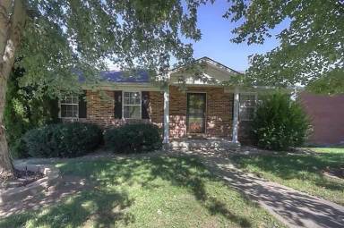 Main picture of 104 Anderson Ct