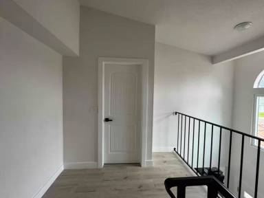 Main picture of 1565 Joanne St