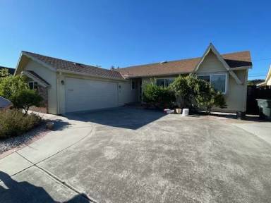 Main picture of 7579 Waterford Dr