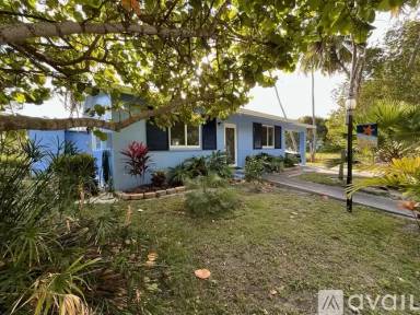 Main picture of 140 N Ocean Ln