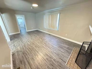 Main picture of 2605 W Lincoln Ave