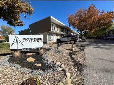 Main picture of 1414 Oakland Rd NE