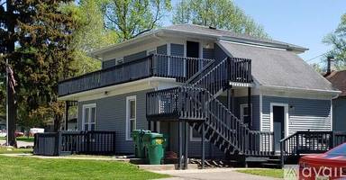 Main picture of 329 N Broadway St