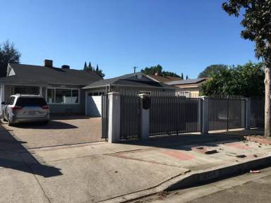 Main picture of 12536 Vose St
