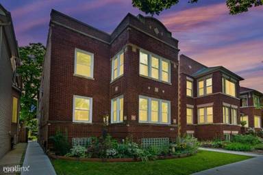 Main picture of 4235 N Leavitt St