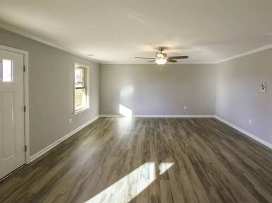 Main picture of 90 Squires Grove Dr E