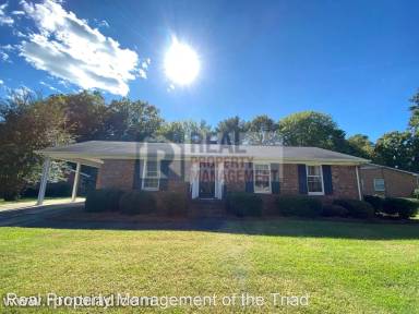 Main picture of 214 Woodhaven Dr