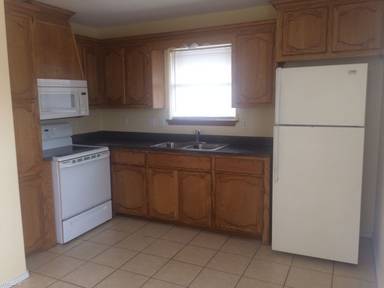 Main picture of 302 W Schunior St