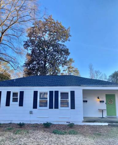 Main picture of 1100 Lakeview Dr