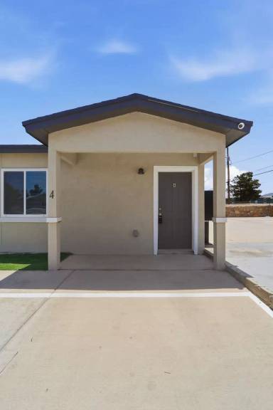 Main picture of 8761 Lawson St