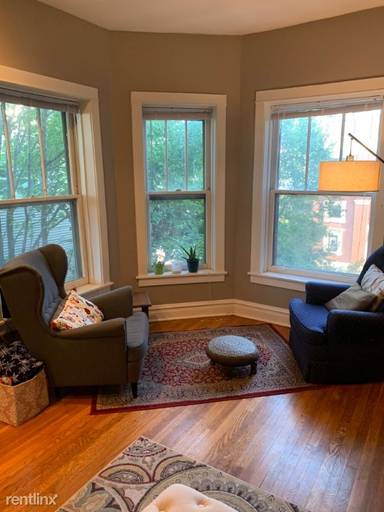 Main picture of 1622 W Diversey Pkwy