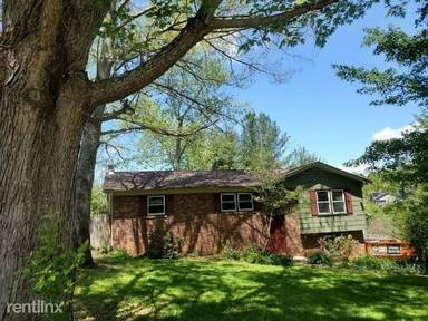 Main picture of 7 Village Park Dr