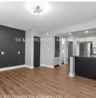 Main picture of 1505 W 25th Ct