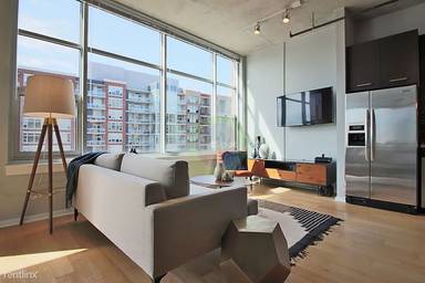 Main picture of 150 W Roosevelt Rd