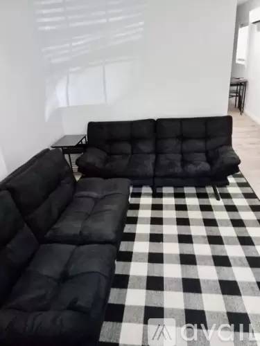 Main picture of 2213 Holton St