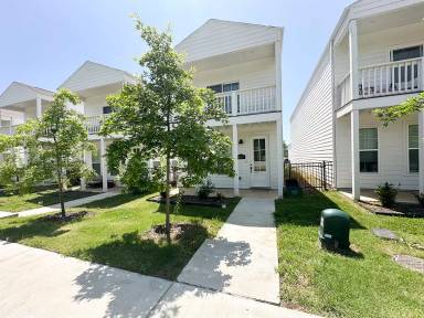 Main picture of 1071 S Hollywood Ave