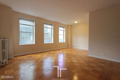 Main picture of 2970 N Sheridan Rd Apartments