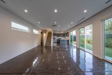 Main picture of 5401 Huntington Dr N