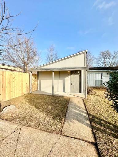 Main picture of 611 Carnathan Ct