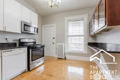 Main picture of 2531 N Burling St