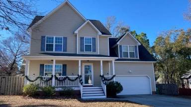 Main picture of 220 Everett Dr