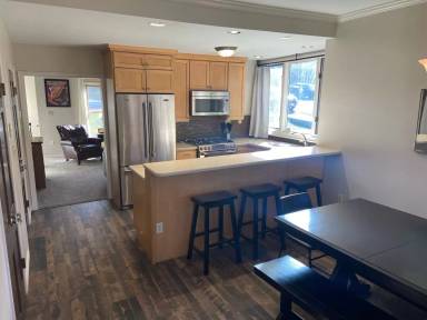 Main picture of 105 N High St