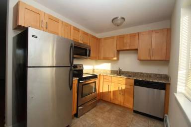 Main picture of 143 1/2 S Main St