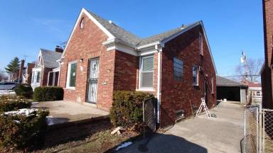 Main picture of 15897 Saratoga St