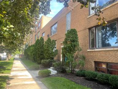 Main picture of 5501 N Rockwell St